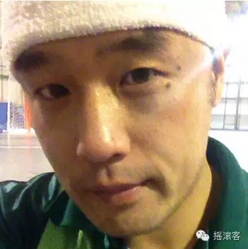 他以“岛国周杰伦”之称在AV界名声大噪，但没人知道他的梦想是成为摇滚巨星