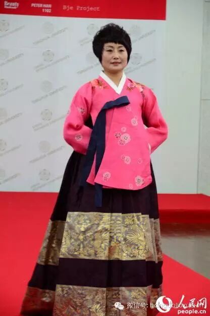 清华大学 梨花女子大学卓越女性高级研修班学员在韩体验韩服秀