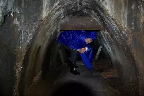 青岛下水道存百年"德国油纸包",呗在那说笑了