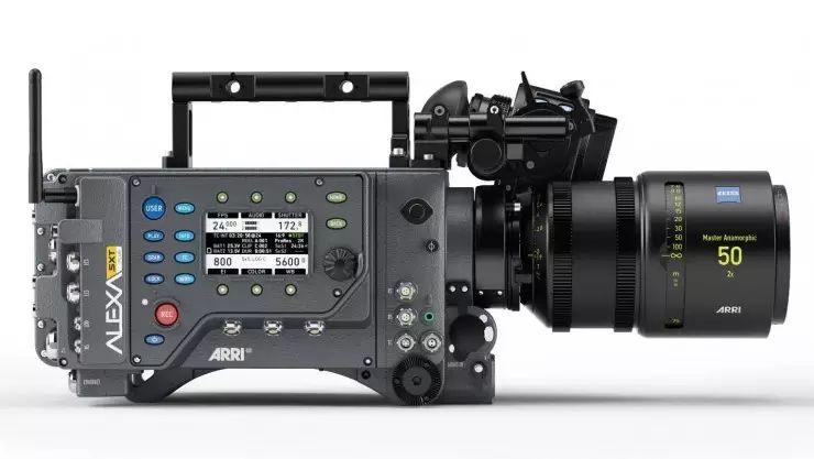 摄影师埃利奥特·戴维斯说"我们动用了两台arri alexa xt