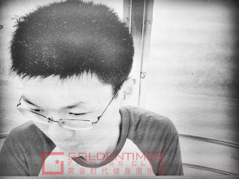 谁说宅男成不了肌肉男？！