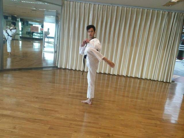 长腿欧巴-最受白领欢迎的TKD男神吉冰