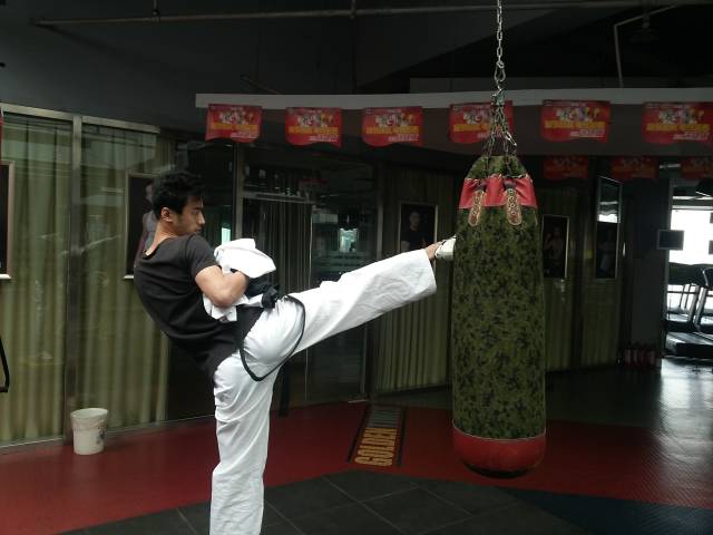 长腿欧巴-最受白领欢迎的TKD男神吉冰