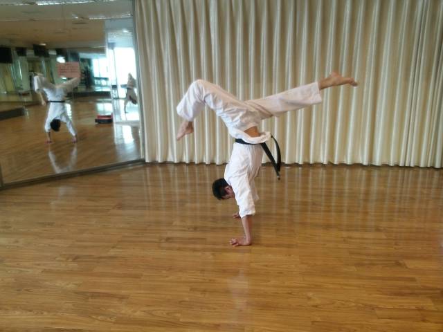 长腿欧巴-最受白领欢迎的TKD男神吉冰