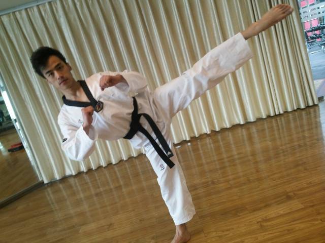 长腿欧巴-最受白领欢迎的TKD男神吉冰