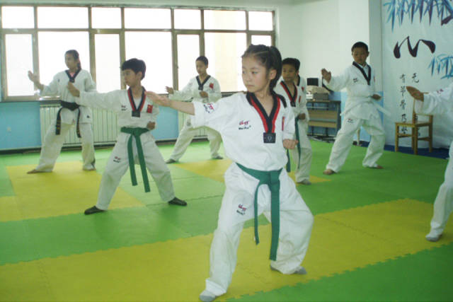 长腿欧巴-最受白领欢迎的TKD男神吉冰