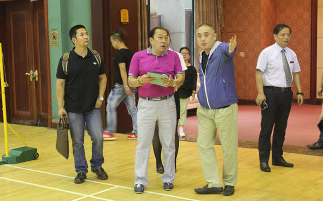 黄金时代健美大赛宣传片摄制组及领导抵达黄金时代健身视察