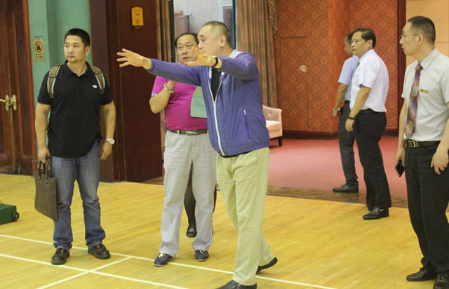 黄金时代健美大赛宣传片摄制组及领导抵达黄金时代健身视察