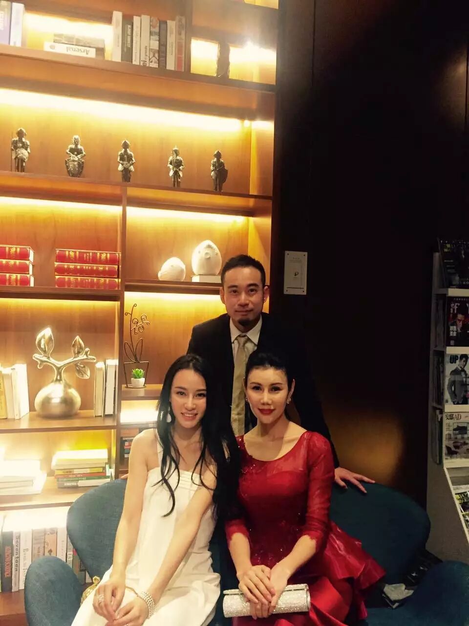 2015“瑜伽之爱”年度盛典震撼开幕，千名伽人齐聚京师，左右创始人吴振巍院长亲自颁发压轴大奖