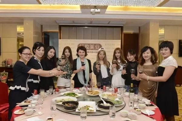 韩国偶像天团4X来海南啦!与红妆贵宾零距离分享瘦身心得!