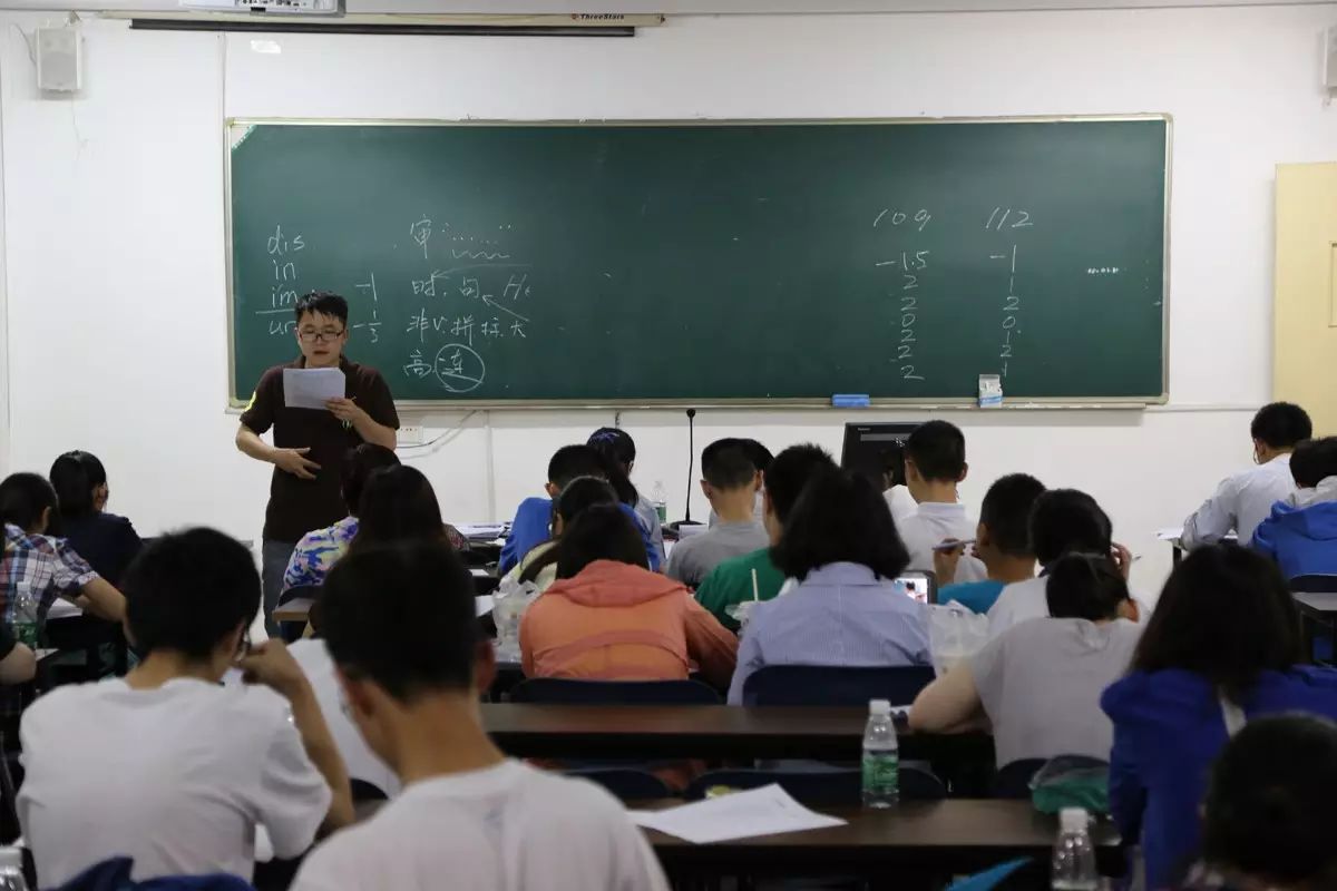 南京得骥教育2015年中考“临门一脚”押题讲座圆满成功