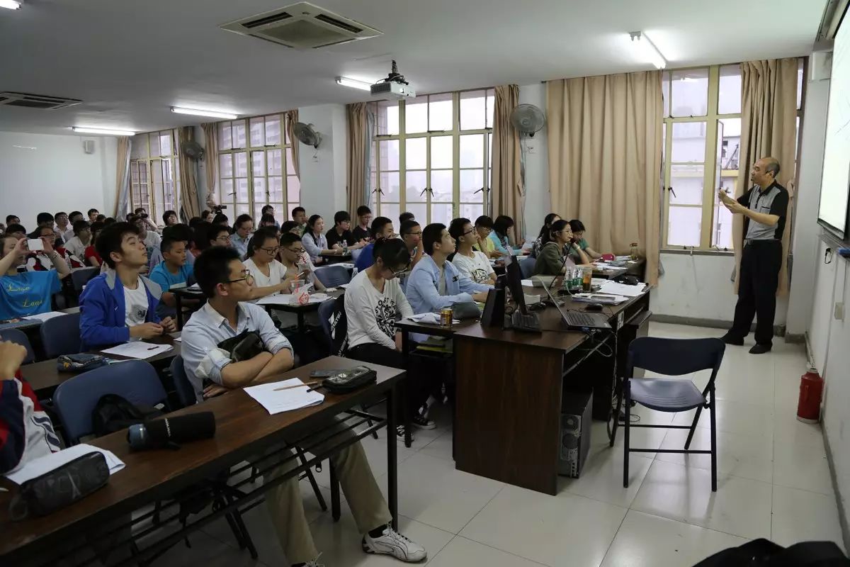 南京得驥教育2015年中考“臨門一腳”押題講座圓滿成功