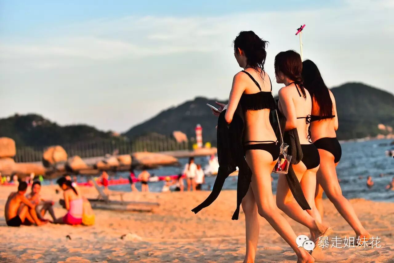 别看！在那不远的地方，有一片海，会把你的心留在那儿?