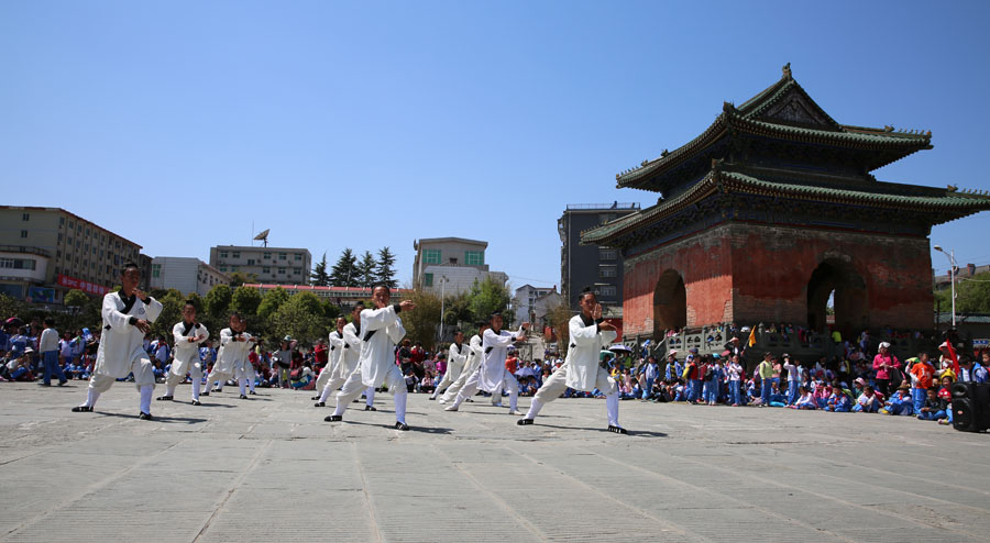 1000多名小学生来我馆体验武当太极拳