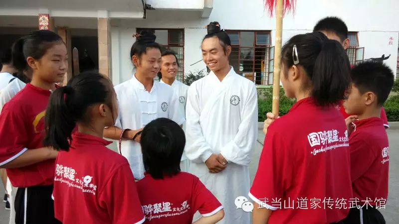 国骅聚星文化武术学校来我馆进行交流学习活动