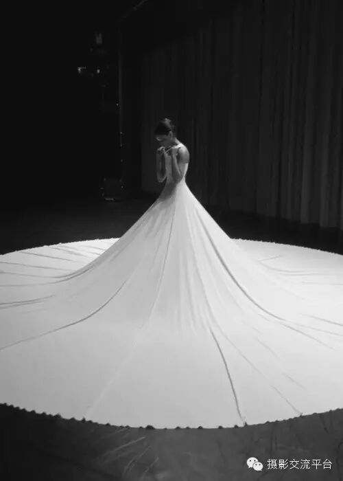 这才叫婚纱~美得我眼睛都没眨一下，大爱！