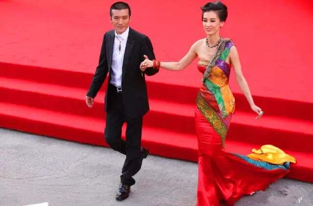 中国巨力集团执行总裁杨子将携价值亿元天珠亮相唐山冀东古玩城