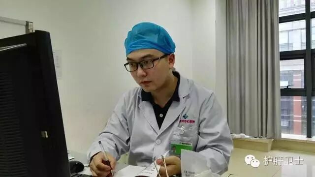 老太携带乙肝病毒停止呼吸 医生不顾感染“亲吻”