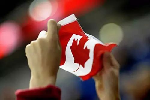 加拿大荣获较自由移民国家的原因是？