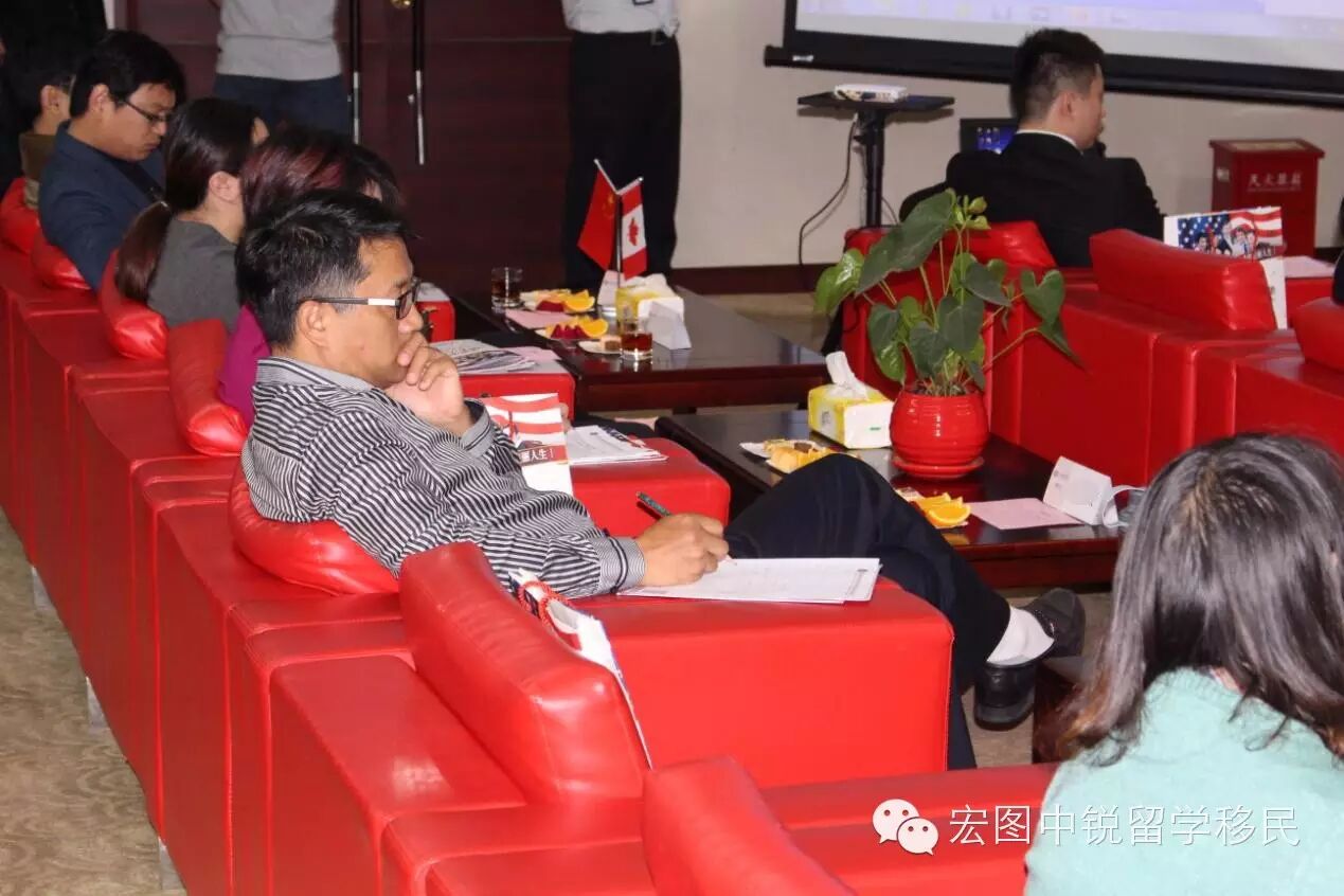 美国前移民局局长，强势来泰！零距离解析如何就读美国一流大学，留学生毕业后如何留美工作并获绿卡！