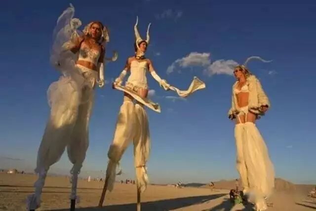 美国火人节三个人