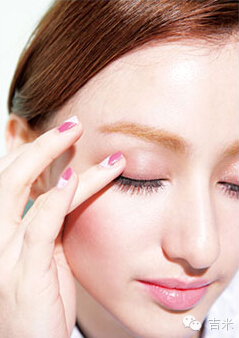 炎热夏日甩掉浓妆 <wbr>可爱眼妆迎来新爽面孔