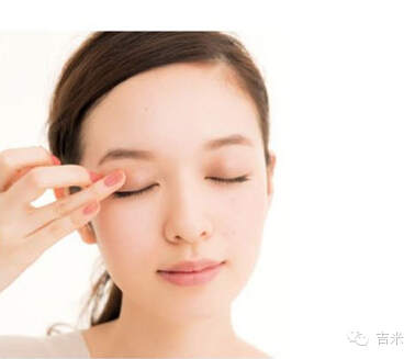 炎热夏日甩掉浓妆 <wbr>可爱眼妆迎来新爽面孔