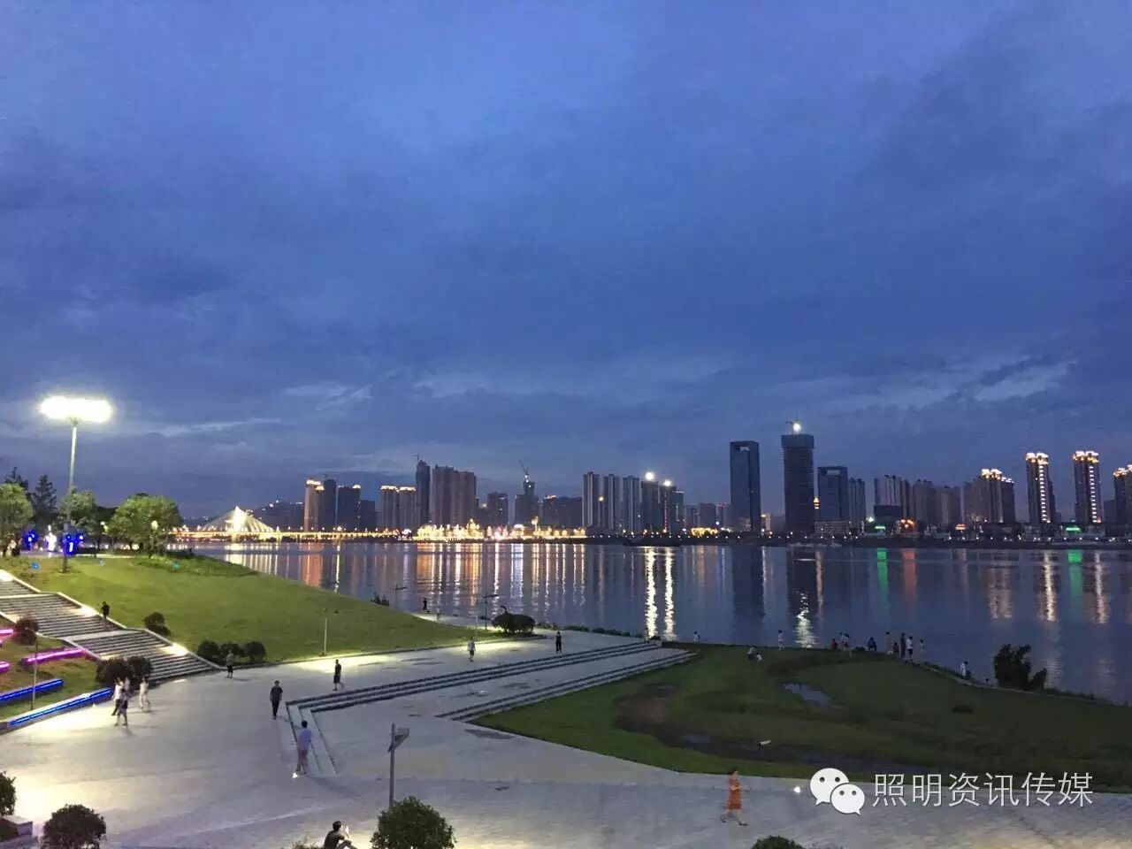 长沙一江两岸夜景今晚“亮相” 建党95周年爱克完美献礼