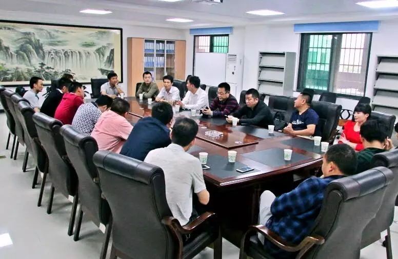 【商会动态】建筑装饰行业座谈会议 促进同行业企业抱团发展——商会分会共办行业联谊活动