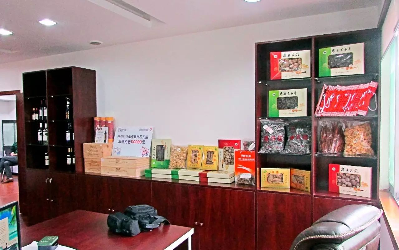 【商会动态】建筑装饰行业座谈会议 促进同行业企业抱团发展——商会分会共办行业联谊活动