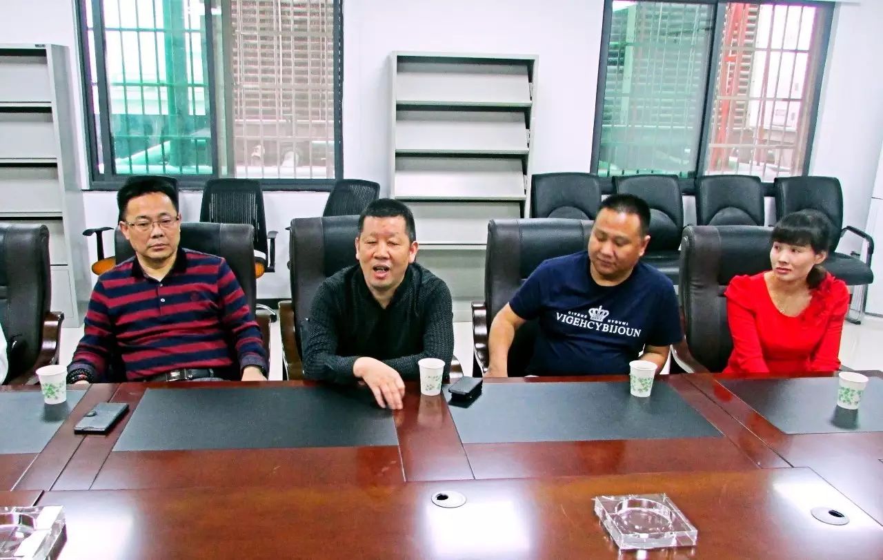 【商会动态】建筑装饰行业座谈会议 促进同行业企业抱团发展——商会分会共办行业联谊活动