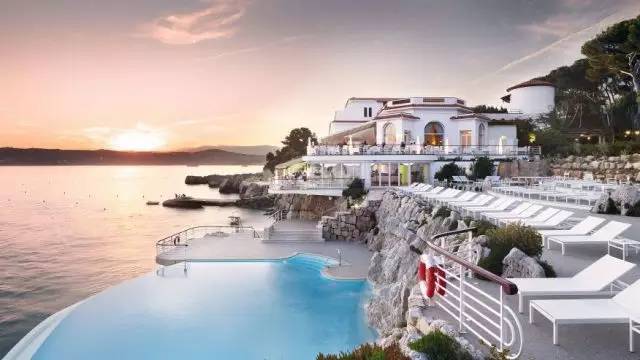 盘点世界上最奢华的酒店泳池(图5)
