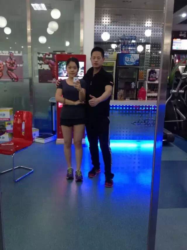 黄金时代18岁Fit Girl，川字腹肌完胜网络女神