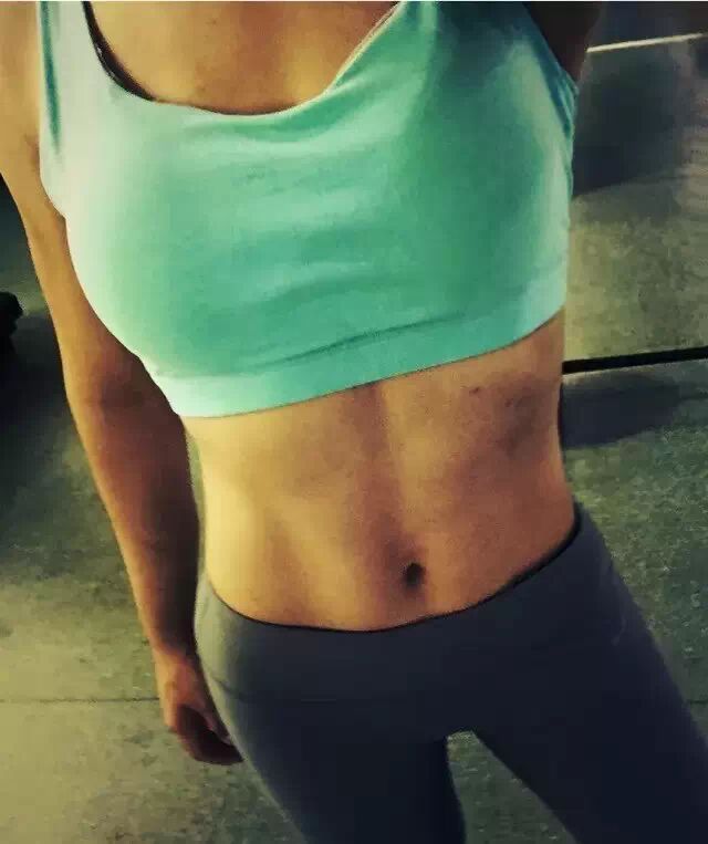 黄金时代18岁Fit Girl，川字腹肌完胜网络女神
