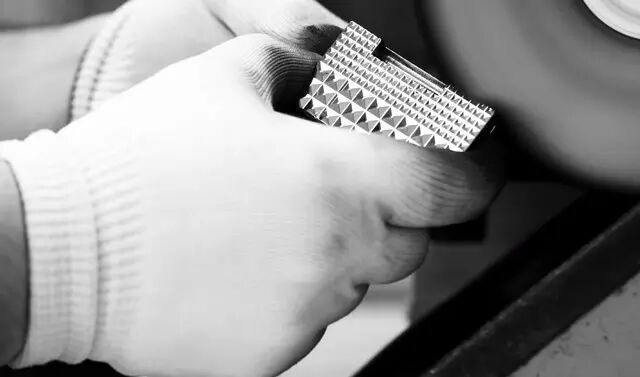 S.T.Dupont法国都彭打火机朗声系列Ligne2镀金钻石菱角打火机16284