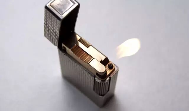 S.T.Dupont法国都彭打火机朗声系列Ligne2镀金钻石菱角打火机16284