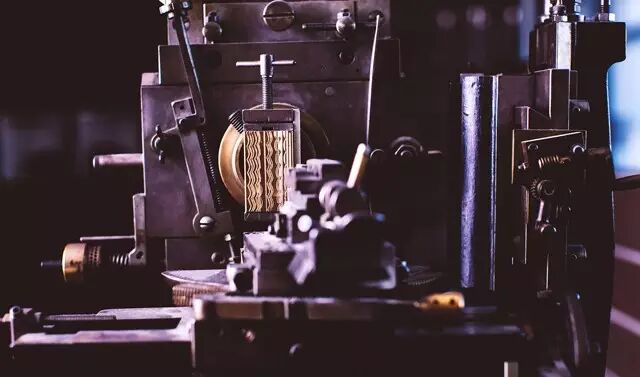 S.T.Dupont法国都彭打火机朗声系列Ligne2镀金钻石菱角打火机16284