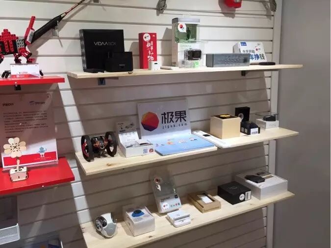 号外！极果入驻BigCyber北京店，AppleWatch开启漂流体验啦