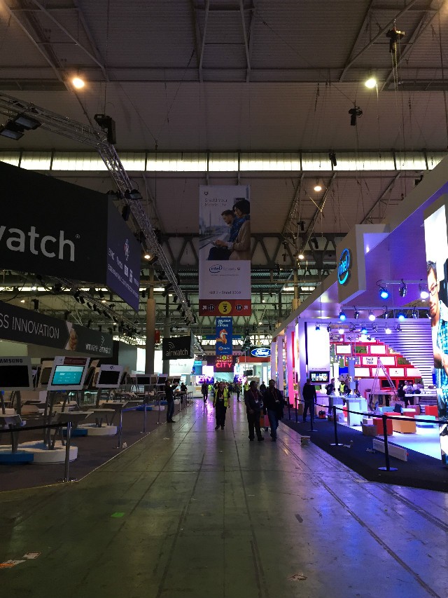 智东西现场直击：MWC2015大牌展位PK