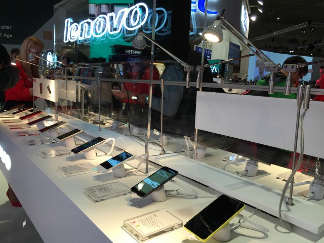 联想跨界旗舰手机VIBE Shot等明星产品集体亮相2015 MWC
