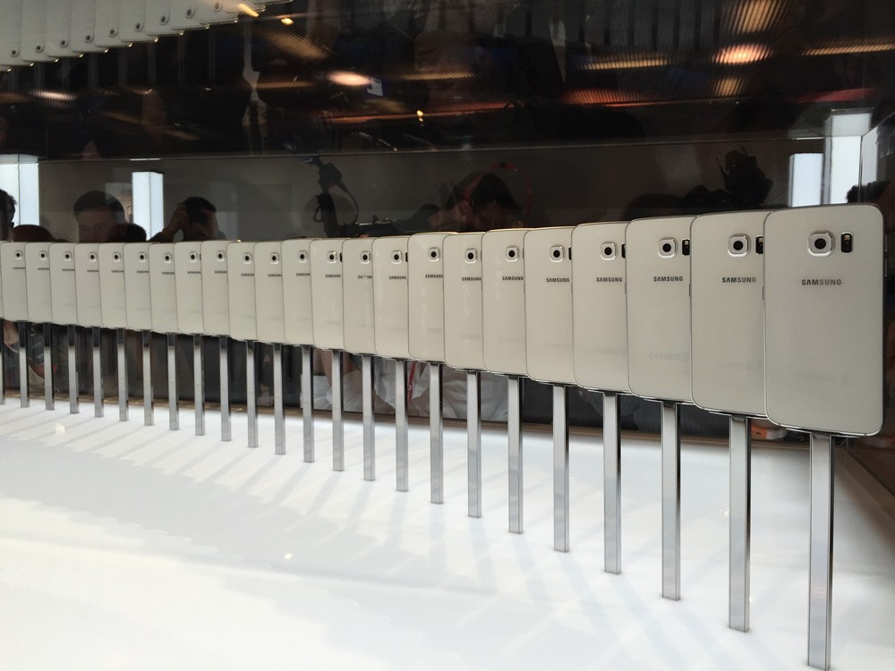 智东西MWC零距离上手三星S6和Edge