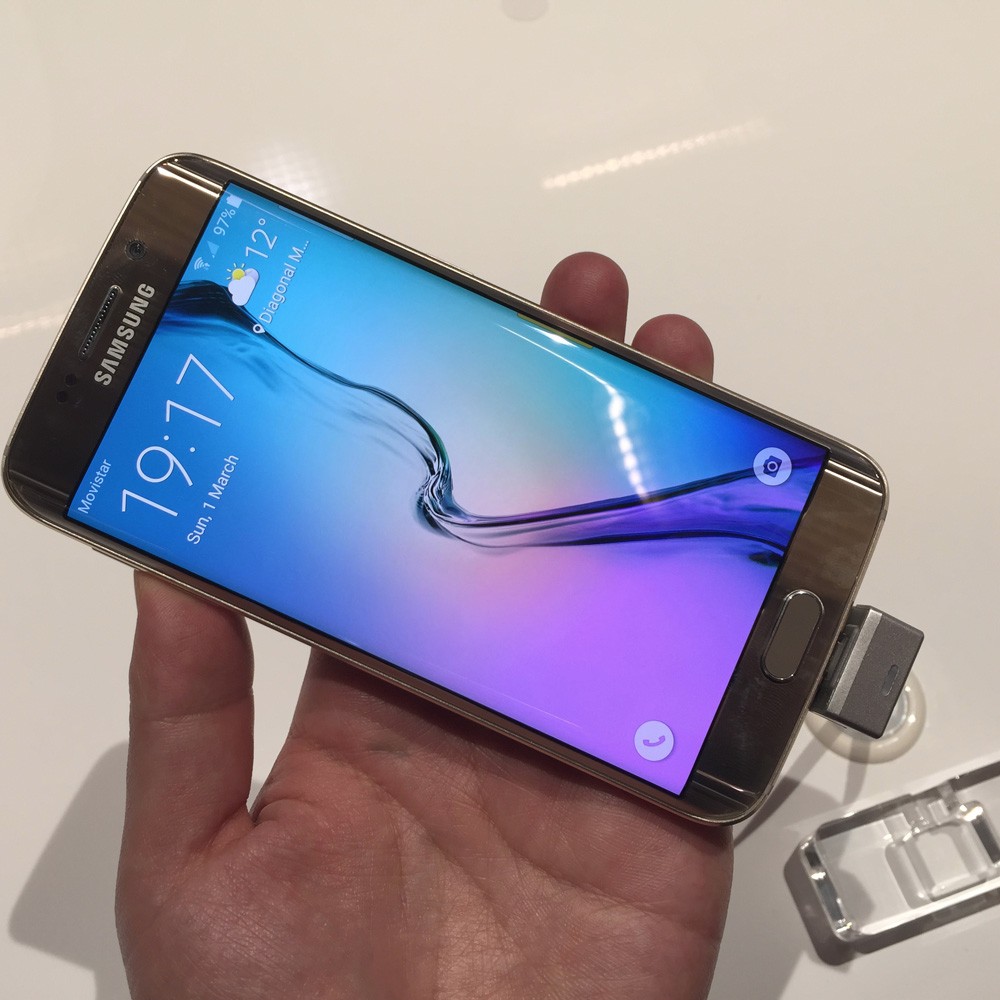 智东西MWC零距离上手三星S6和Edge