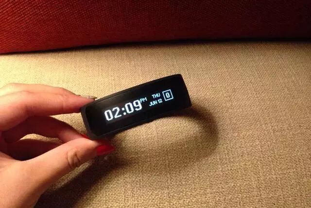 除了M9 HTC也推了虚拟现实和手环产品