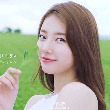 赵薇二胎了?平底鞋、肚大如球,悠闲带女儿小四月逛街!