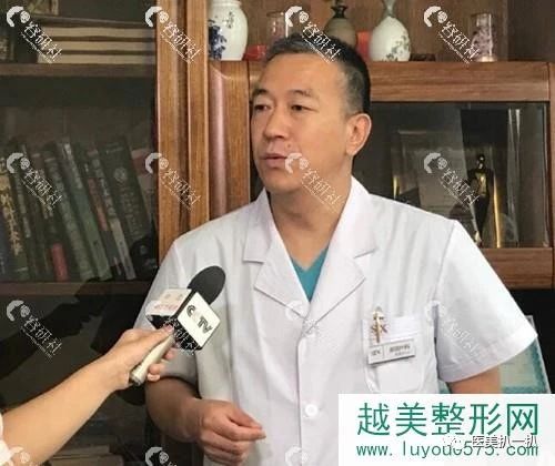 找张笑天做颧骨内推加下颌角磨骨10万够吗？有对比照参考吗