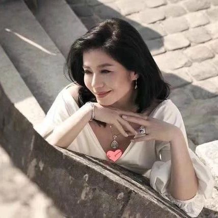 19岁落选香港小姐,得刘松仁赏识成演员,34岁结婚为爱息影