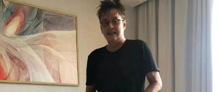 71岁谭咏麟睡小48岁女粉？女粉男友再晒脱裤照：敢发声就再锤一次