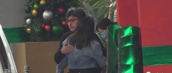 王岳伦醉酒搂美女酒店过夜，两人行为超亲密，次日拥抱告别引热议