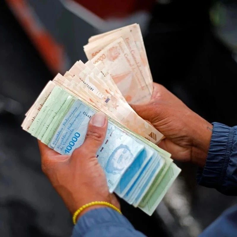 委内瑞拉发行新货币再次抹掉六个零，100万存款只能换50万现金，有些人或赚翻了