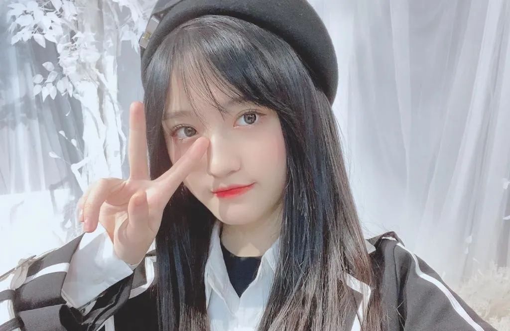 费沁源14岁就进女团,年纪小却讨喜,《青2》还获虞书欣妈妈支持